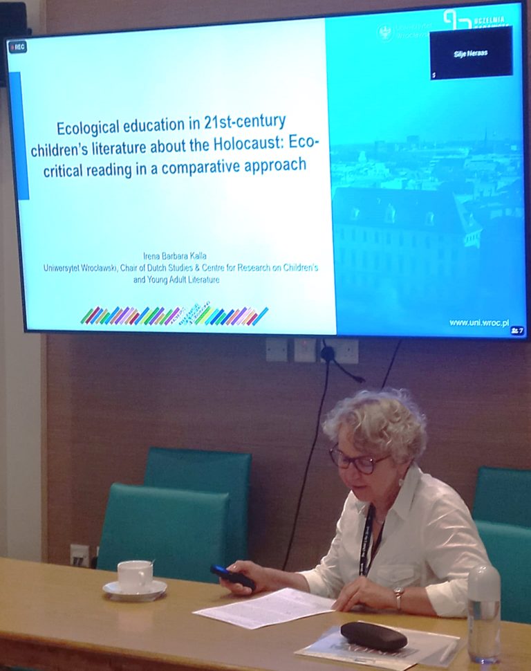 Barbara Kalla wygłasza referat „21st-Century Children’s Literature about the Holocaust and Citizenship Education: Ecocritical Reading in a Comparative Approach”